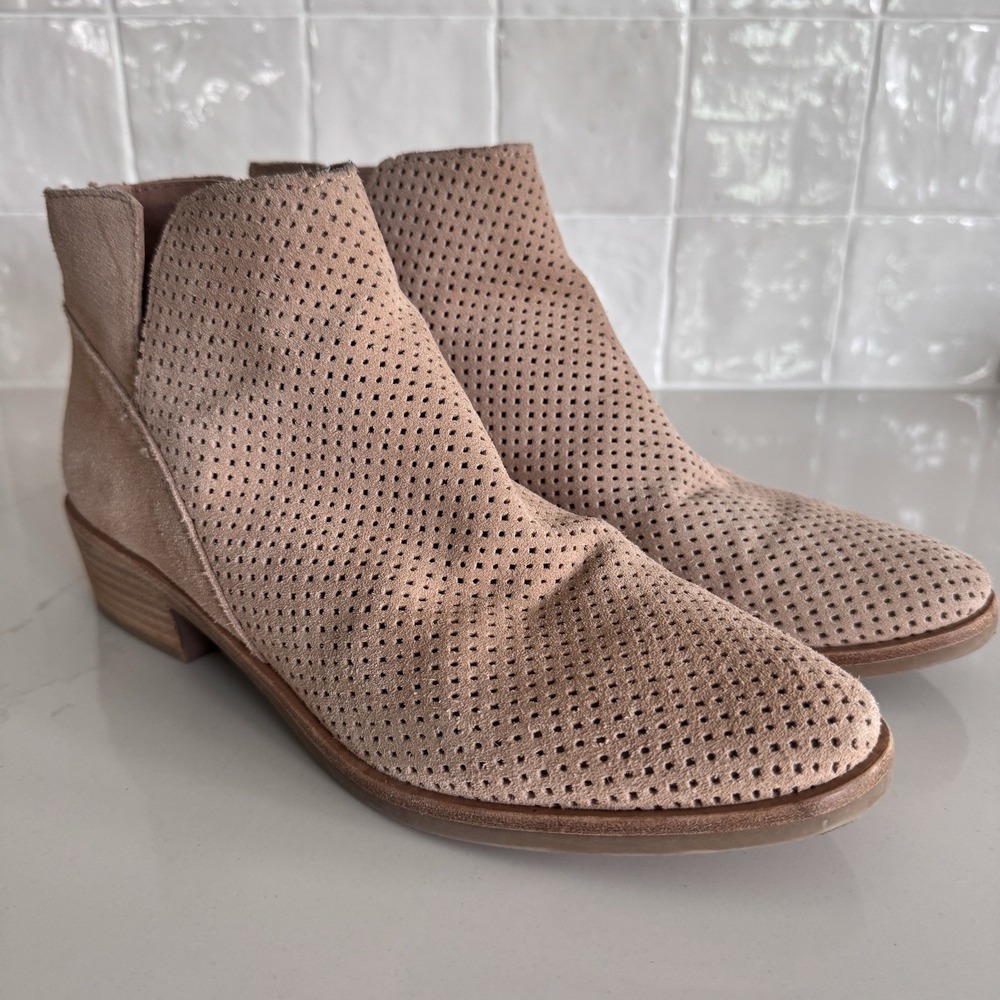 Dolce Vita Haku Ankle Booties Women 8.5 Tan Perforated Suede Back Zip Low Heel